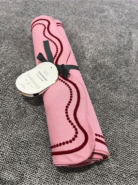 Threshold Table Runner and 4 Napkins Set